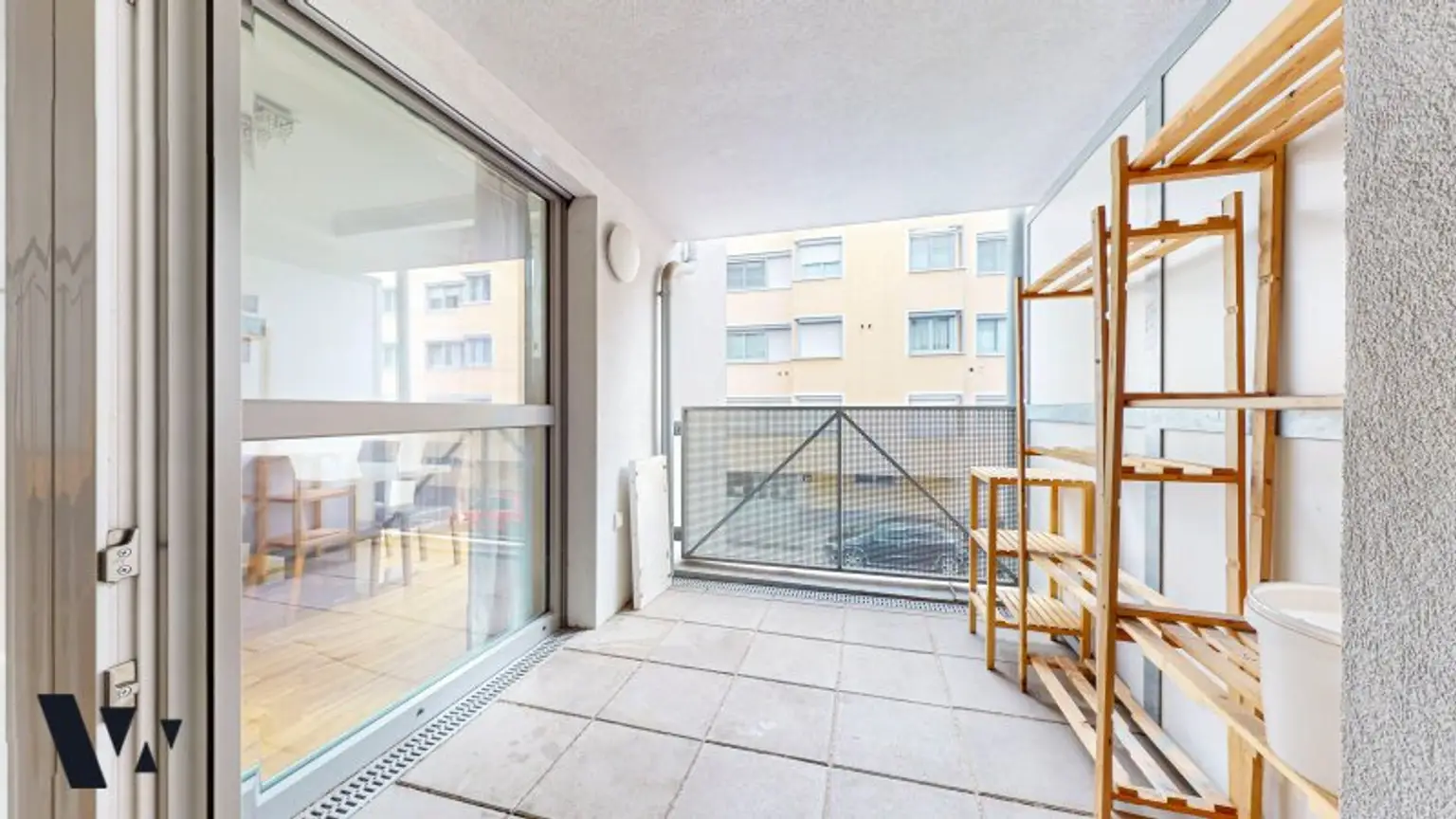 VOLLMÖBLIERTE MAISONETTE MIT LOGGIA IN DONAUSPITAL NÄHE