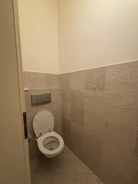 Charmante 2-Zimmer-Wohnung in repräsentativem Altbau – Ruhelage im Zentrum von Wiener Neustadt