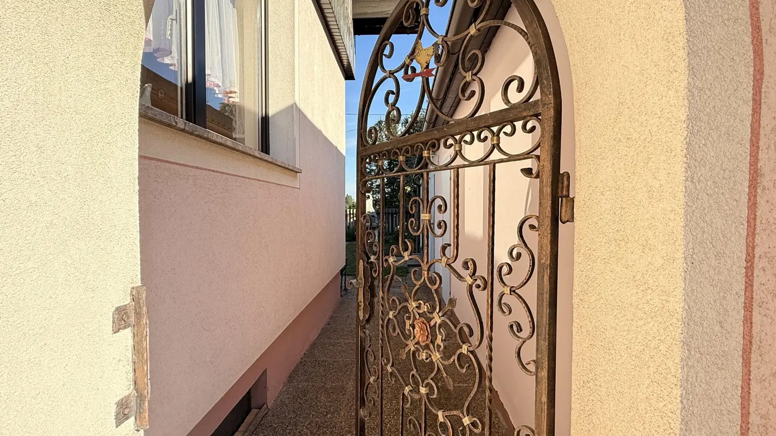 Schmiedeeisentor zum Garten