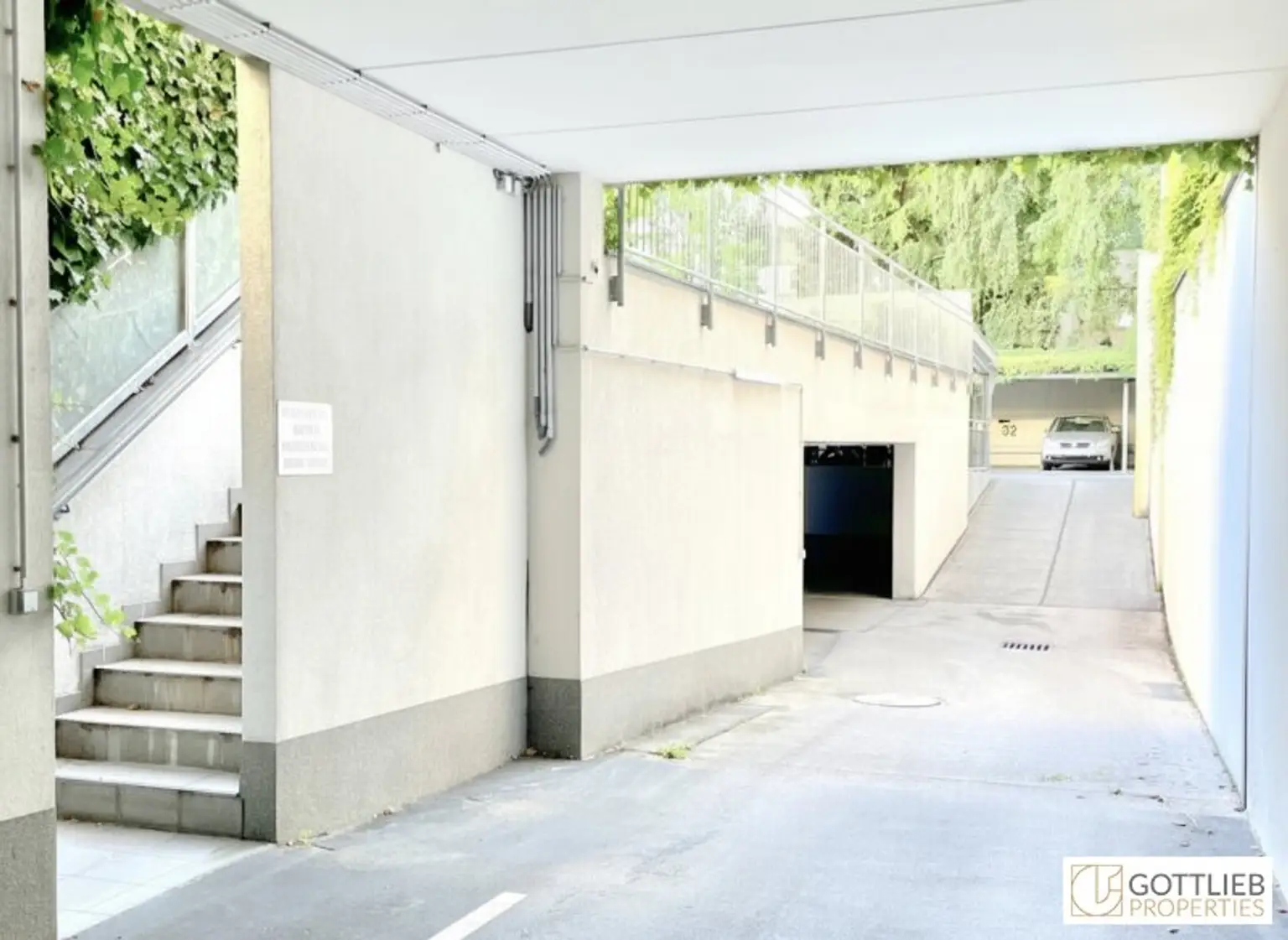 Grünruhelage nahe Arenbergpark! Teilmöblierte 2-Zimmer-Wohnung mit Loggia in Stockwerkslage