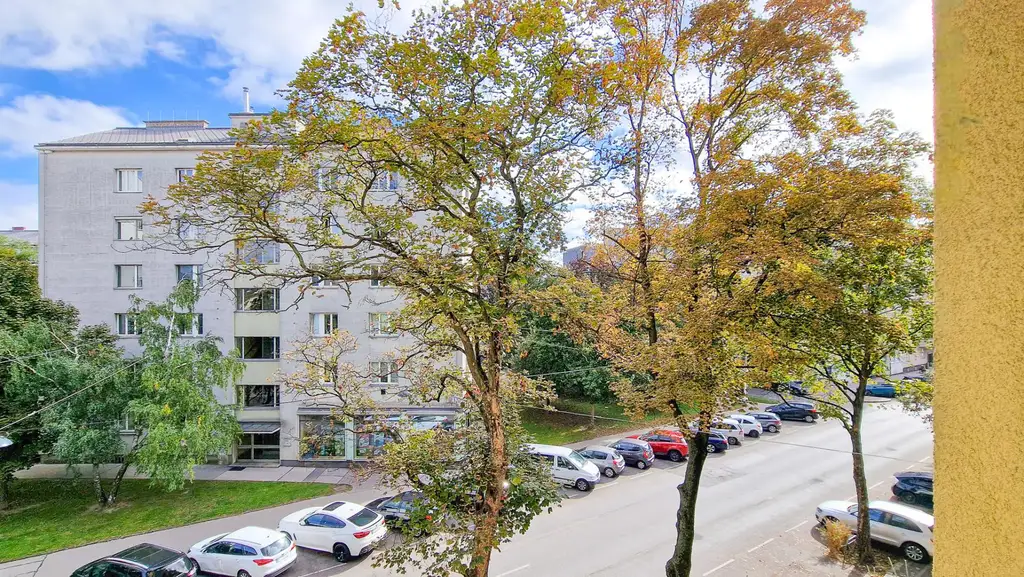 Helle Eigentumswohnung mit Grünblick im 3. Liftstock eines thermisch sanierten Hauses