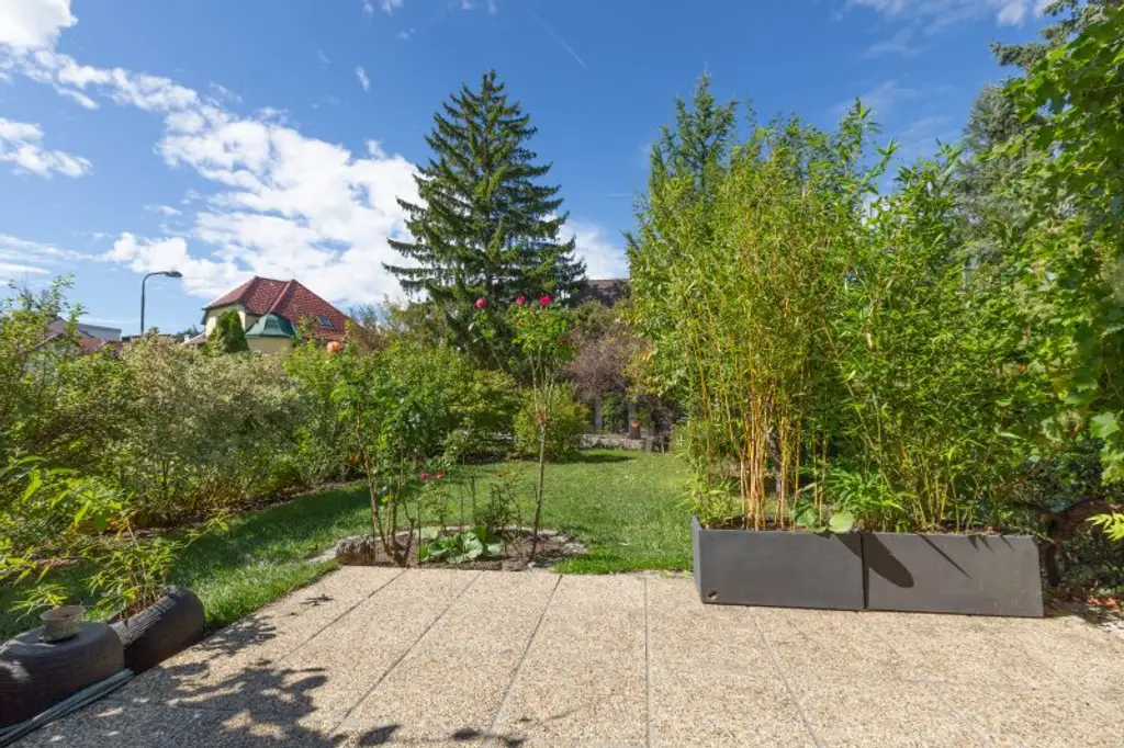 Sonnige moderne Doppelhaushälfte mit wunderschönem Garten
