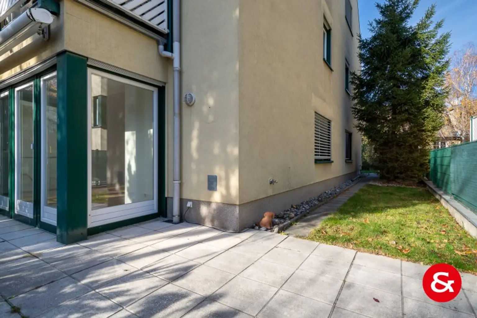 UNBERFISTETE Gartenwohnung mit Hobby/SPA-Ebene und 2 Garagenplätzen!