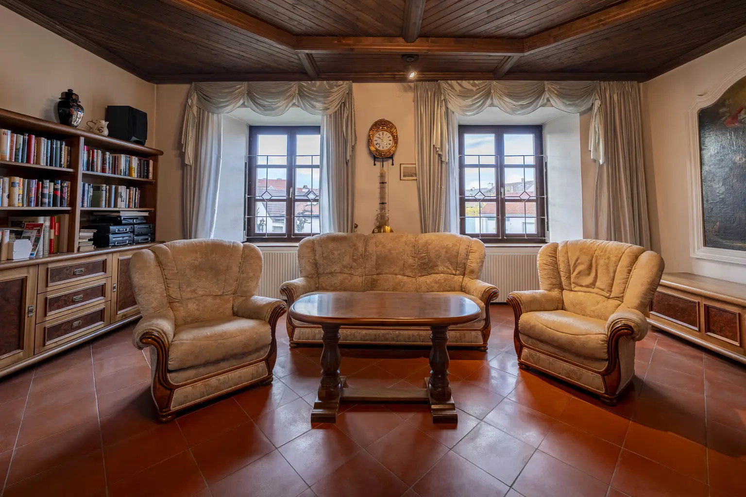 ** Historisches Johanniterhaus am Heldenplatz – mit Innenhof und Gartenbereich **