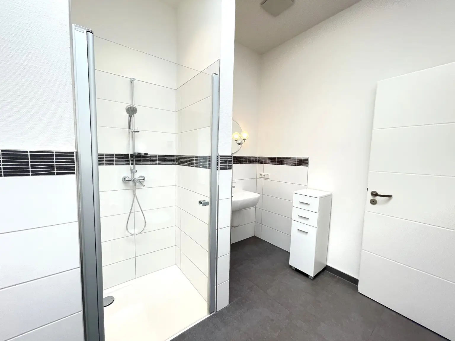 Bad (neben Gästezimmer)