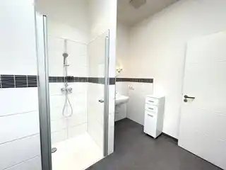 Bad (neben Gästezimmer)