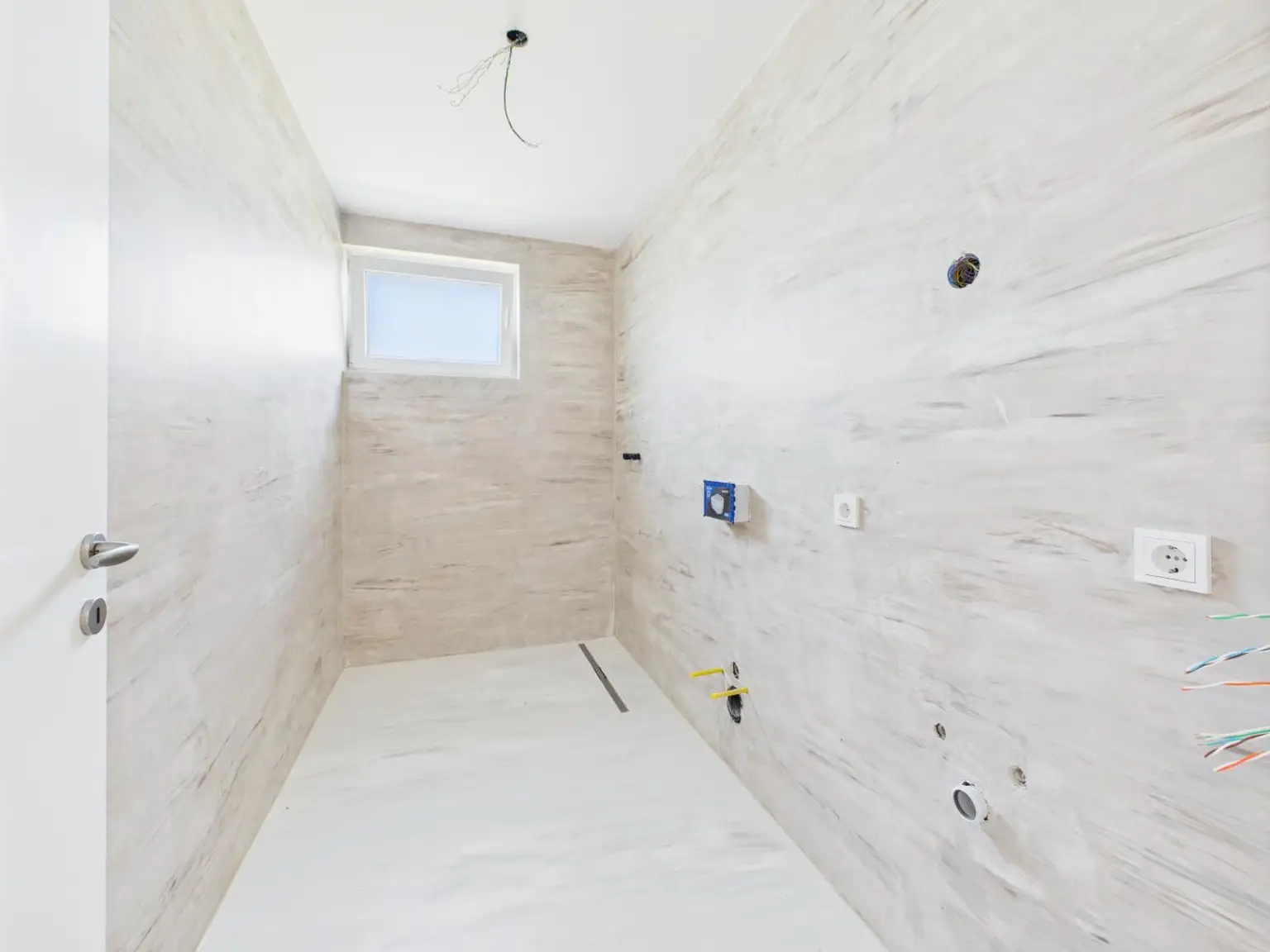 Wels-West: Luxuriöse Doppelhaushälfte mit Salzwasserpool, smarter Hausechnik & 149 m² Wohnfläche