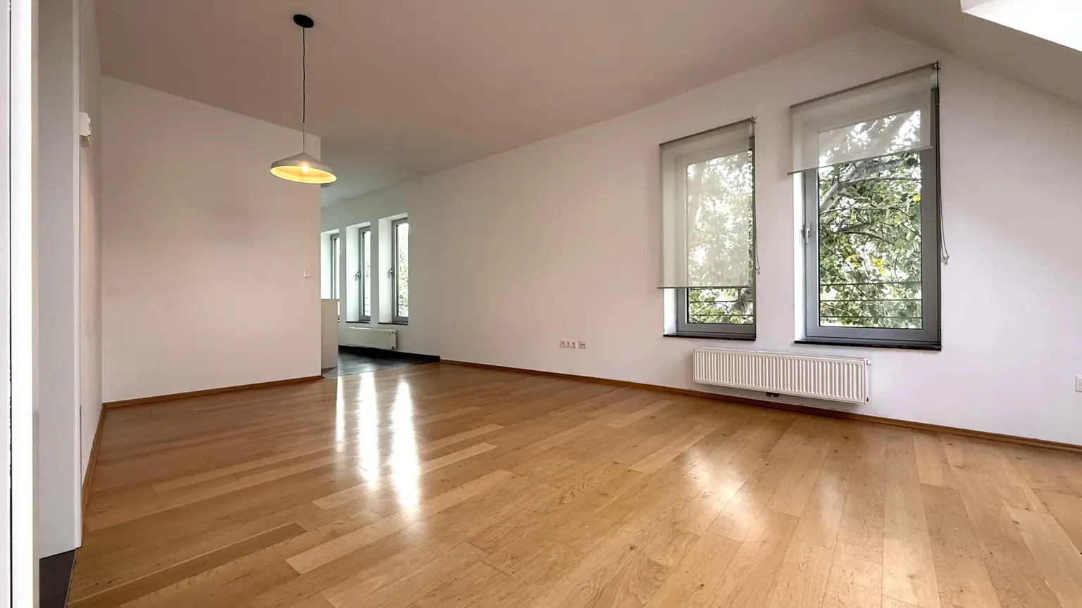 GRINZING!!! Sportliches Paar für moderne Balkonwohnung im 2.OG ohne Lift gesucht! :)