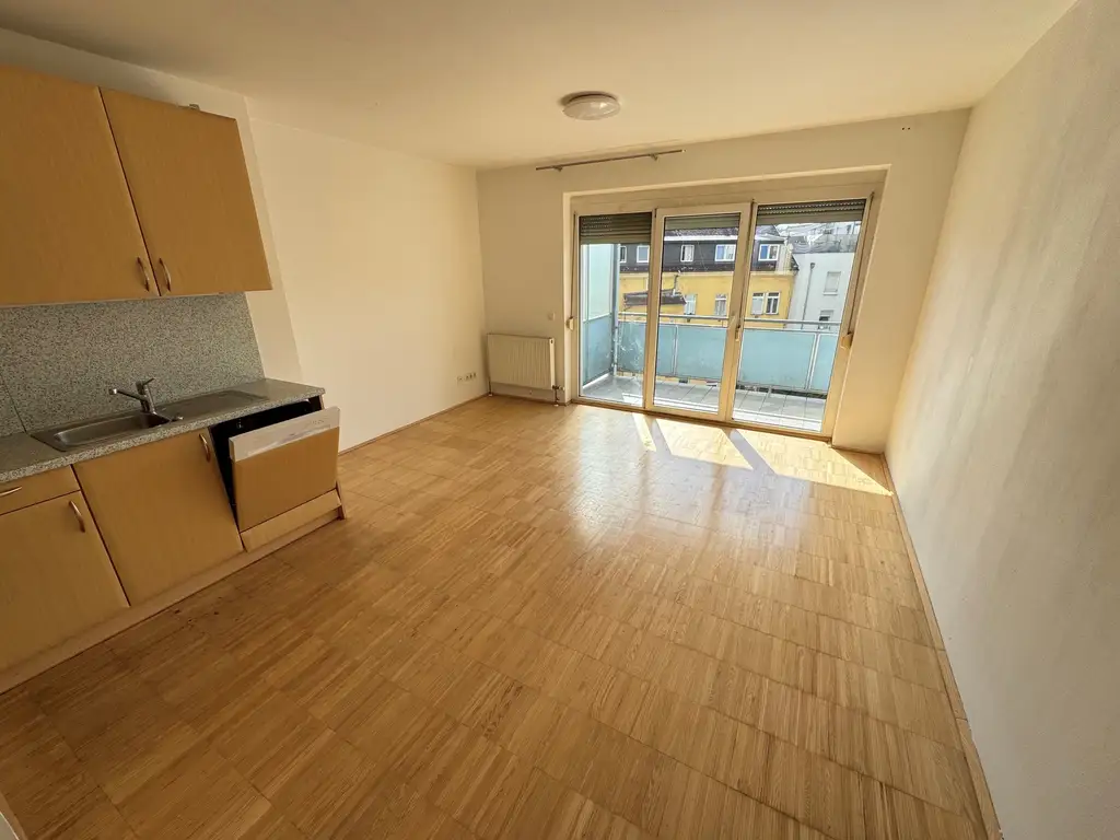 3 ZIMMERWOHNUNG MIT LOGGIA UND TG-STELLPLATZ NÄHE UNION KREUZUNG