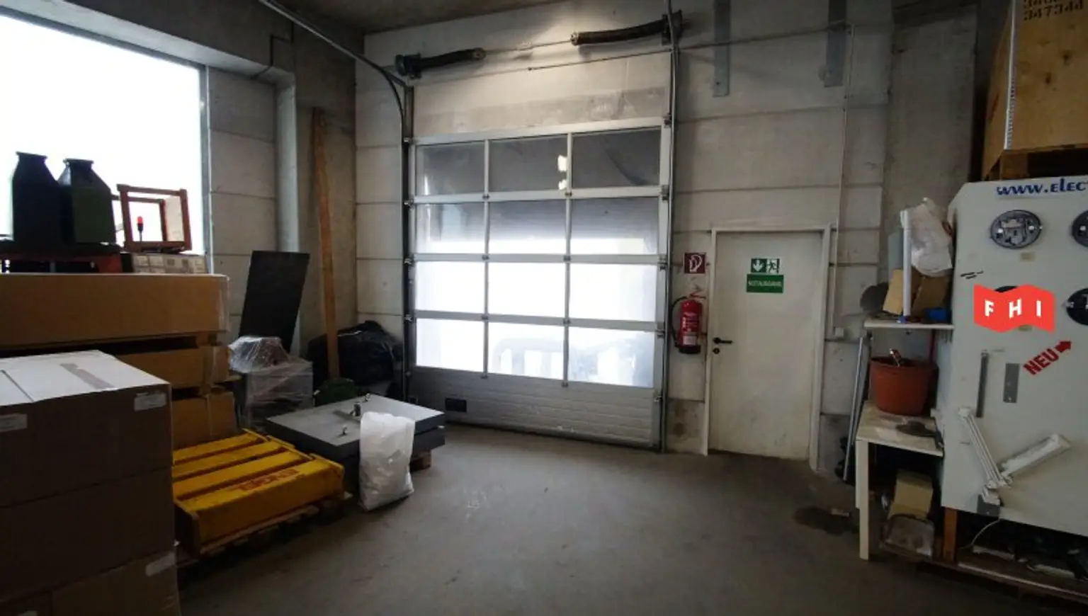 Logistikfläche***2 Hallen***30 Stellplätze***Ausbaupotential***