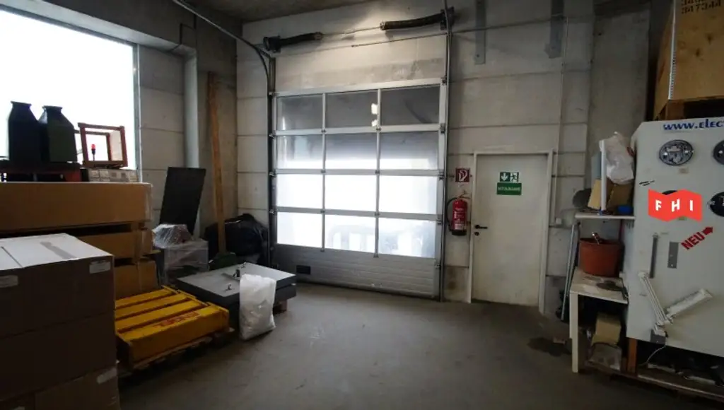 Logistikfläche***2 Hallen***30 Stellplätze***Ausbaupotential***