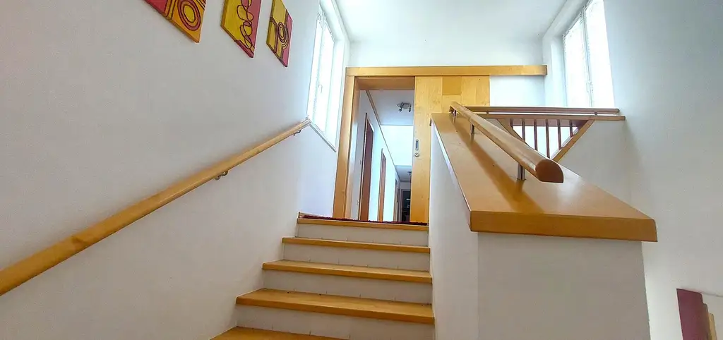 Großzügige Villa mit mehreren Wohneinheiten für viele Nutzungen