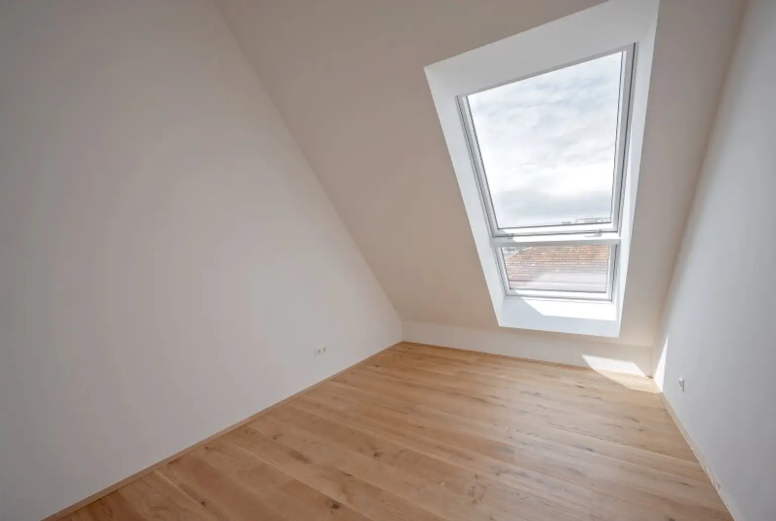 ++FonteFlats++ Fantastischer 4-Zimmer Dachgeschoss-ERSTBEZUG mit großartiger Dachterrasse