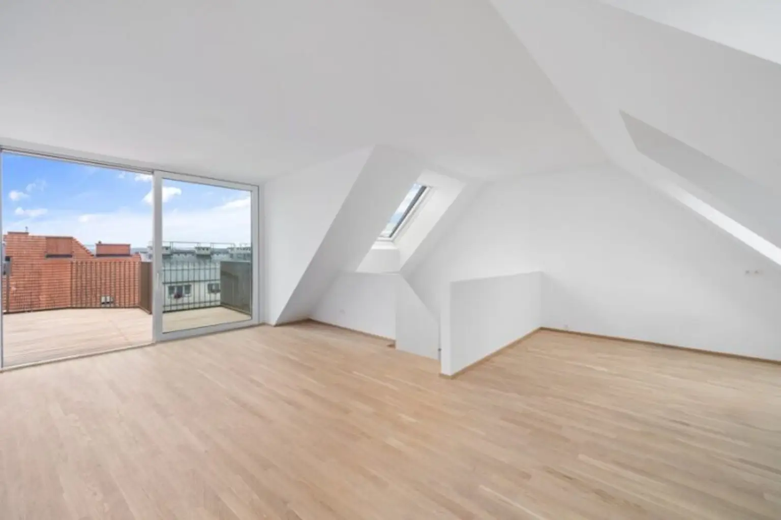 ERSTBEZUG ! Schöne 112,4 m² Dachwohnung in einem hochwertig saniertem Gebäude (Top 24)