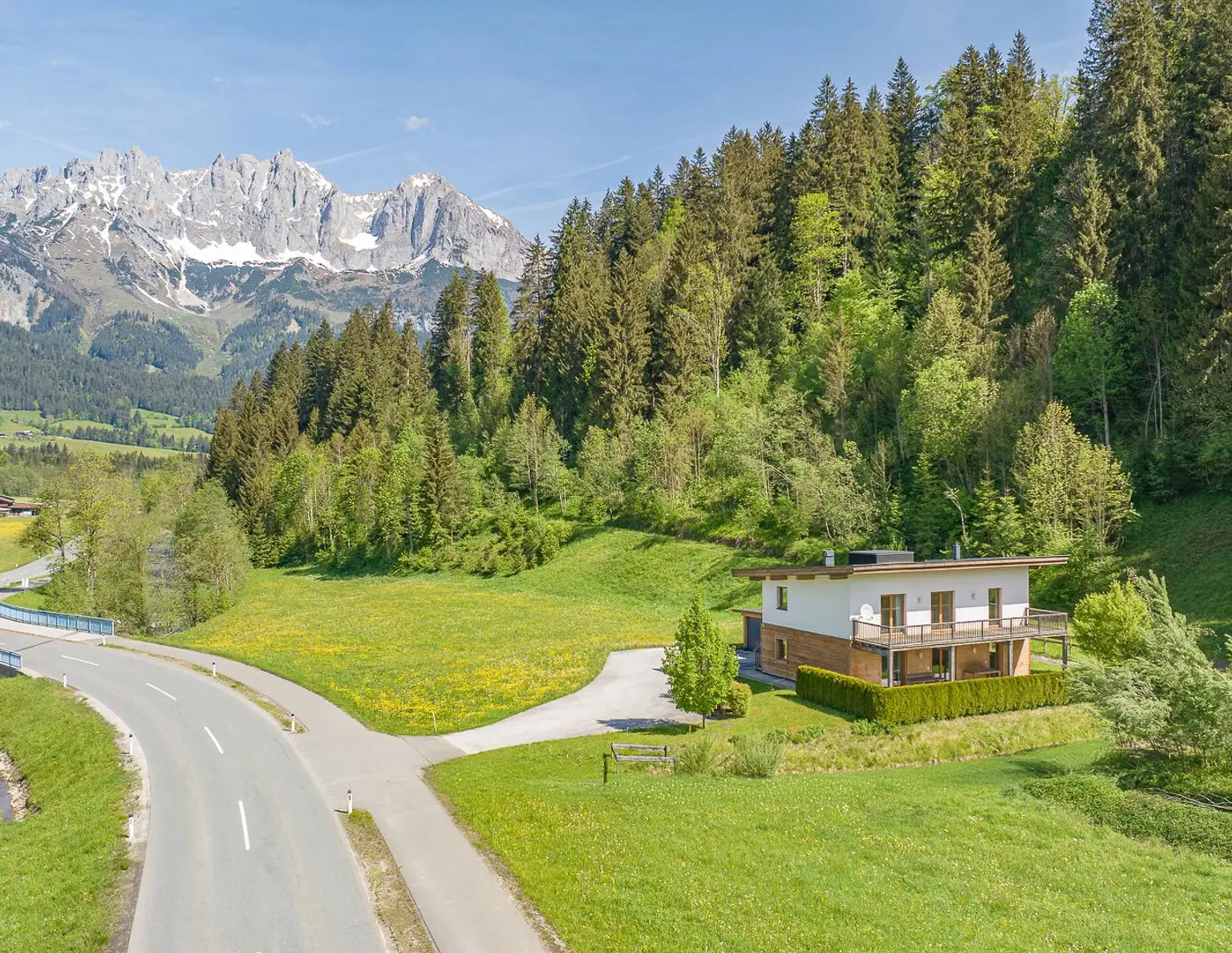 Modernes Mehrfamilienhaus in Alleinlage