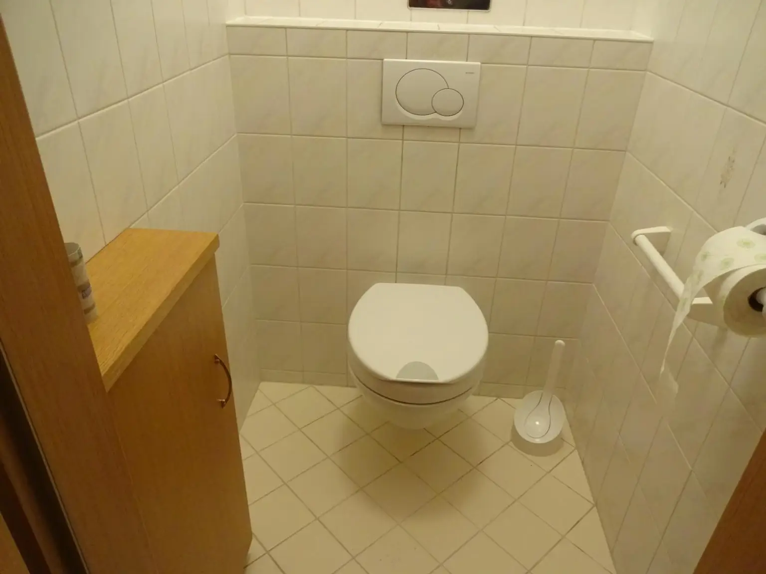MÖBLIERTE ZWEI ZIMMER WOHNUNG IM 10TEN!