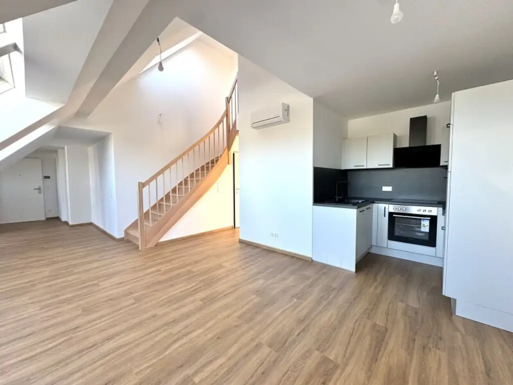 Dachgeschossausbau mit Terrasse & Klimaanlage - Erstbezug