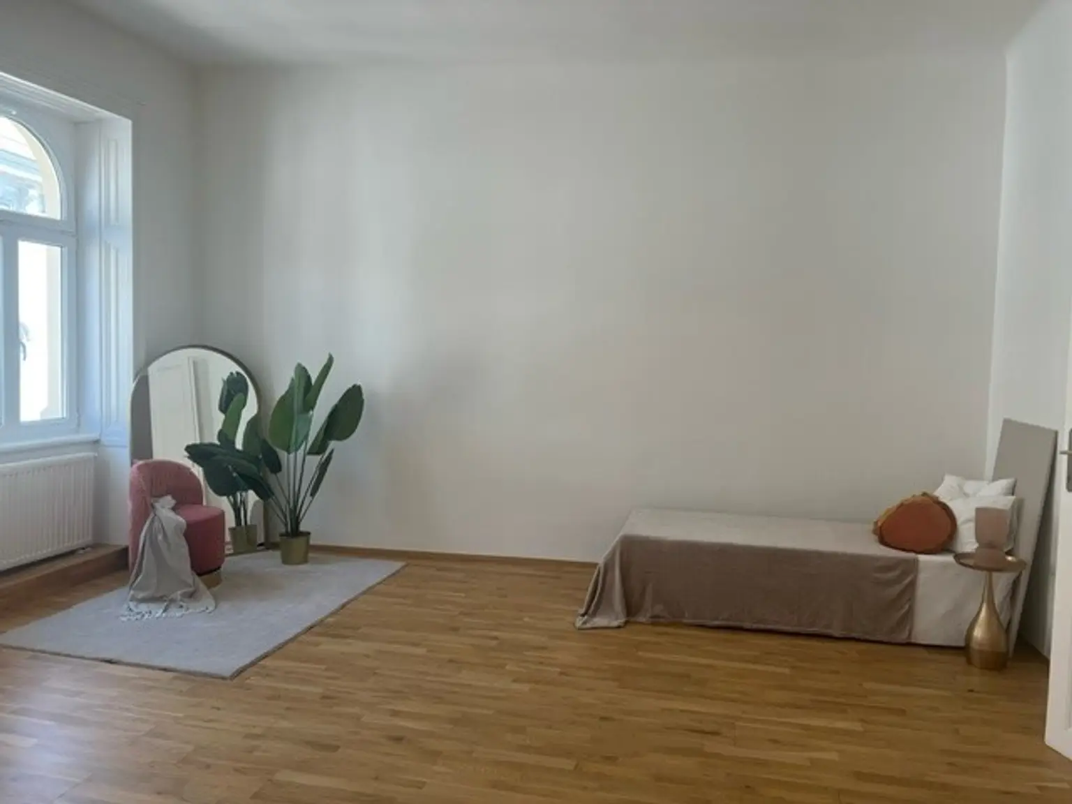 UNBEFRISTET: Charmante Altbauwohnung nahe Volkstheater