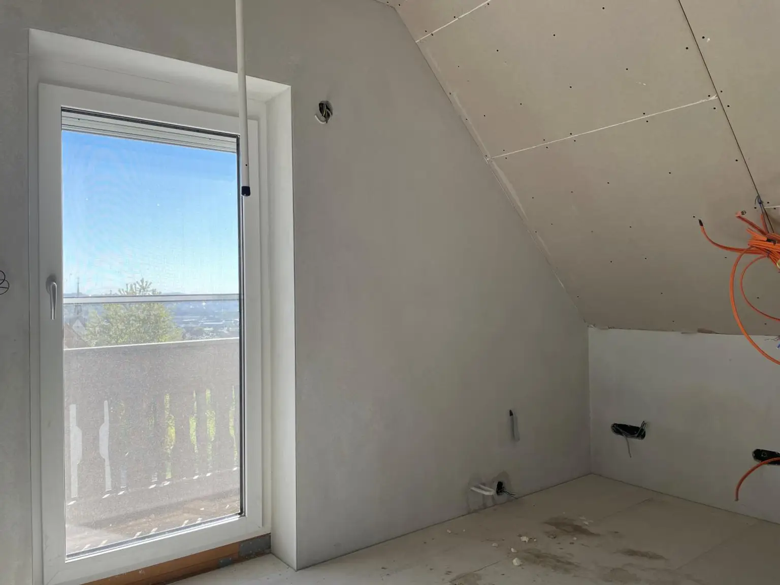 OG Zimmer mit Balkon