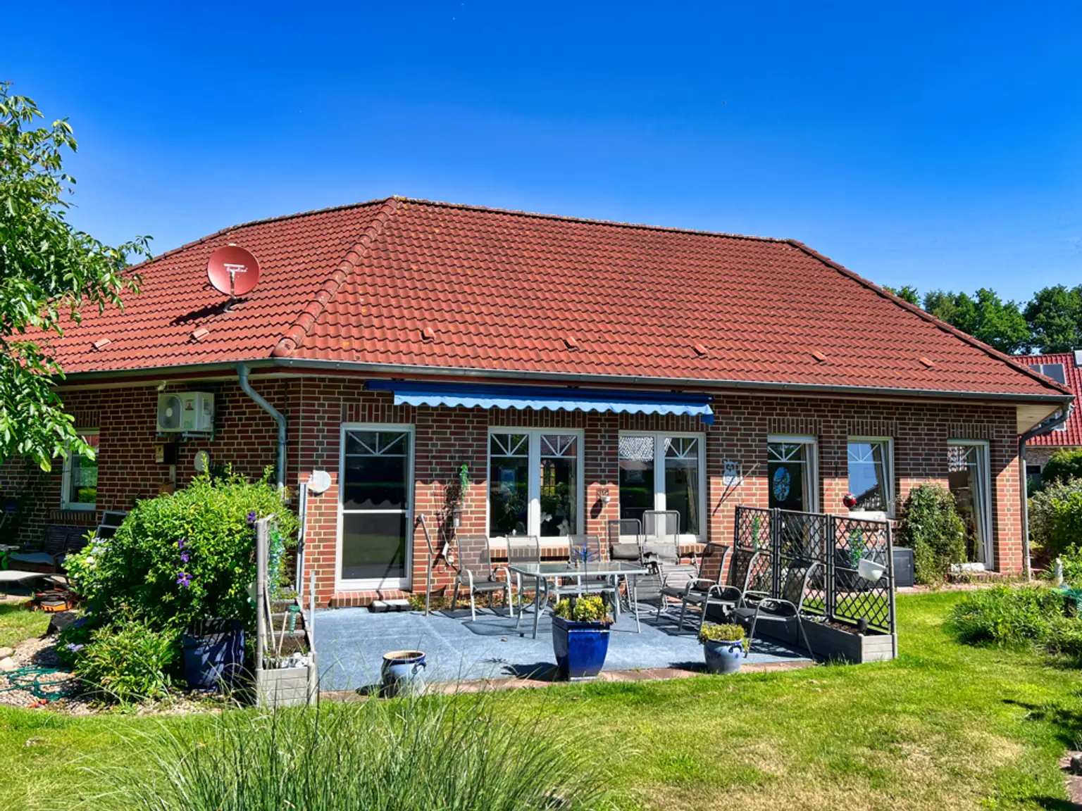 Ebenerdiger Walmdachbungalow in ruhiger Sackgassenlage – Keine Käuferprovision!