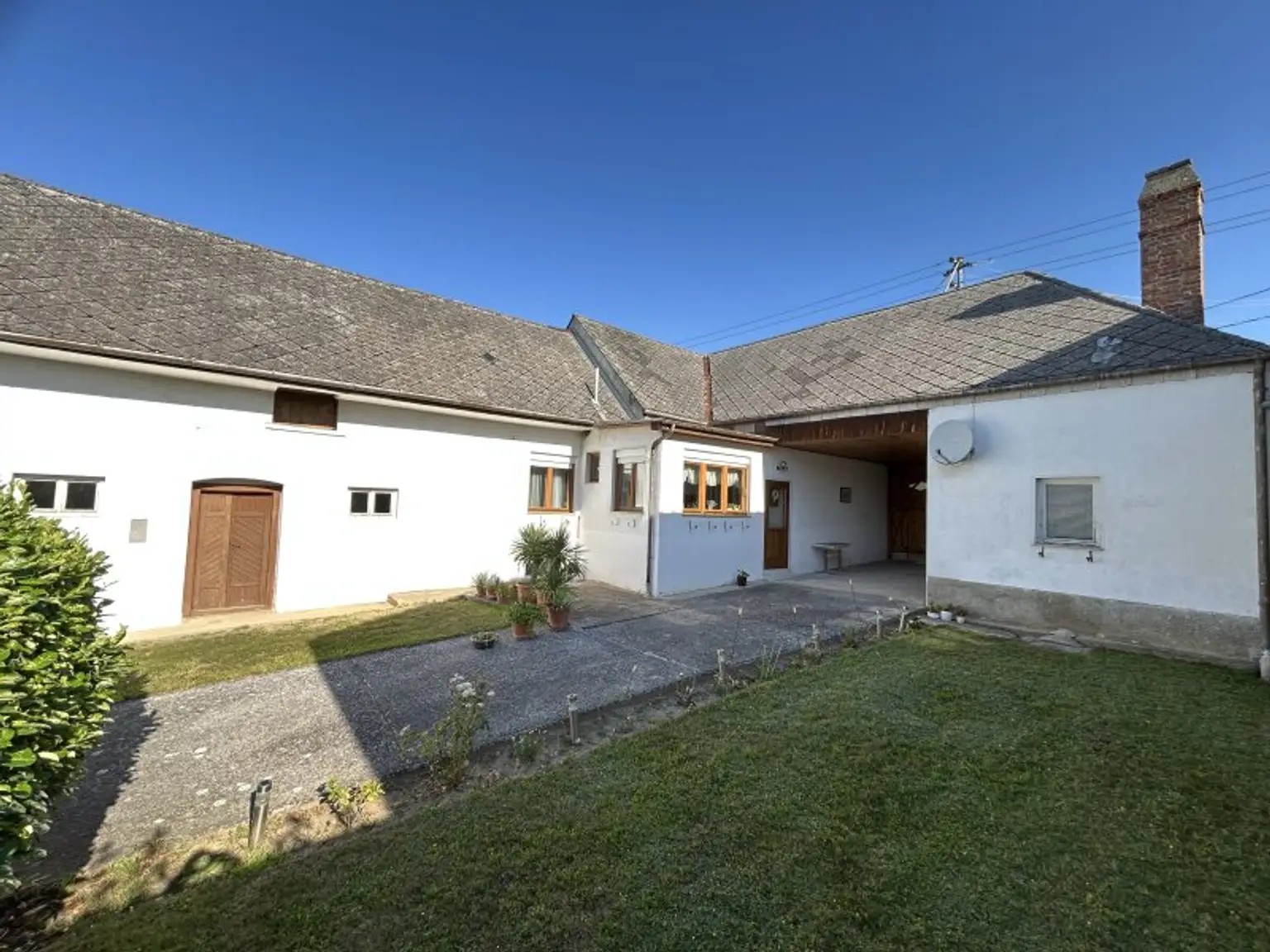 +++ Charmantes Bauernhaus mit großzügigen Nebengebäuden und großem Garten in Kleinwarasdorf! +++