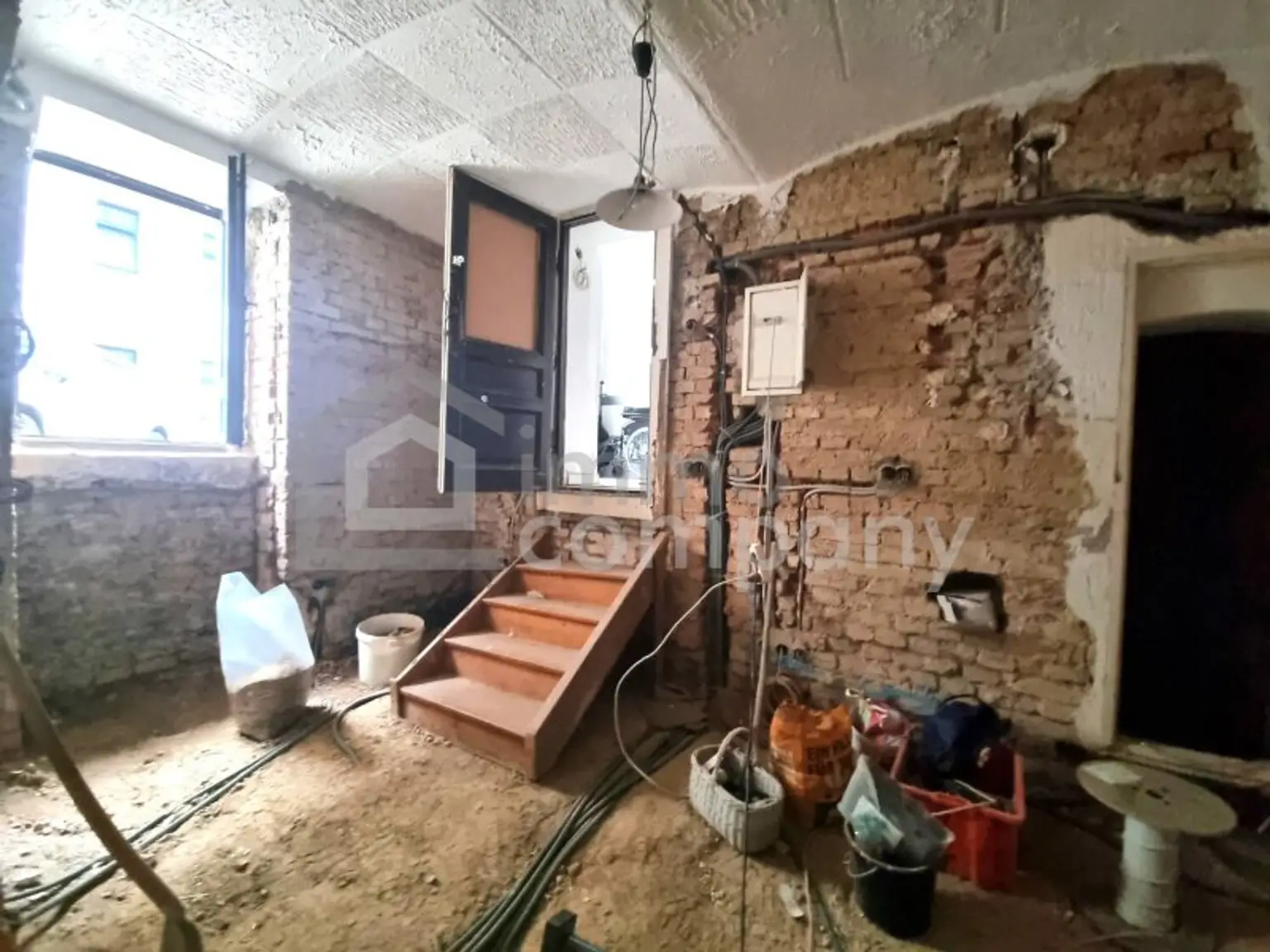Souterrain Wohnung/Büro in bester Lage mit NIEDRIGEN BK!