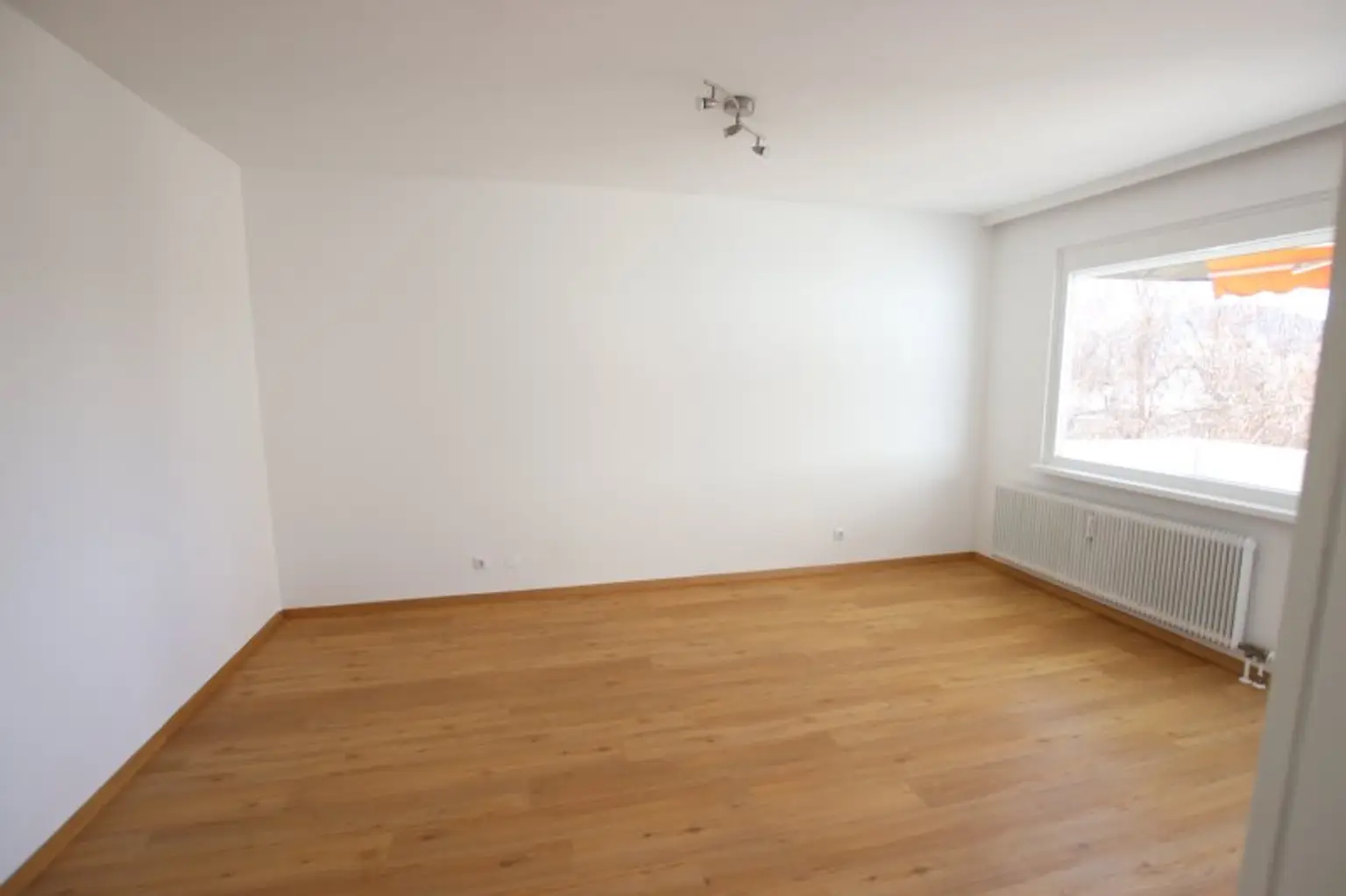 Schöne sanierte 2 Zimmer Wohnung mit Loggia in Waidmannsdorf - Lodengasse