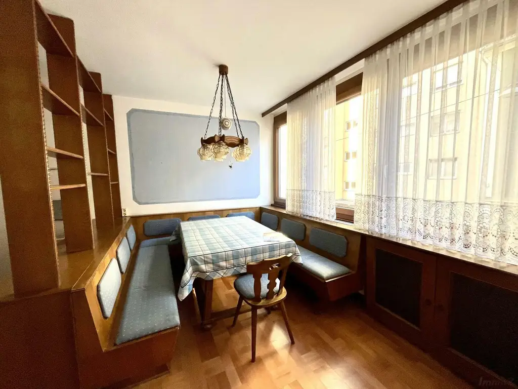 Moderne 4- Raum-Wohnung mit Loggia –voll möbliert - Nähe Gürtelturm- ideale Infrastruktur