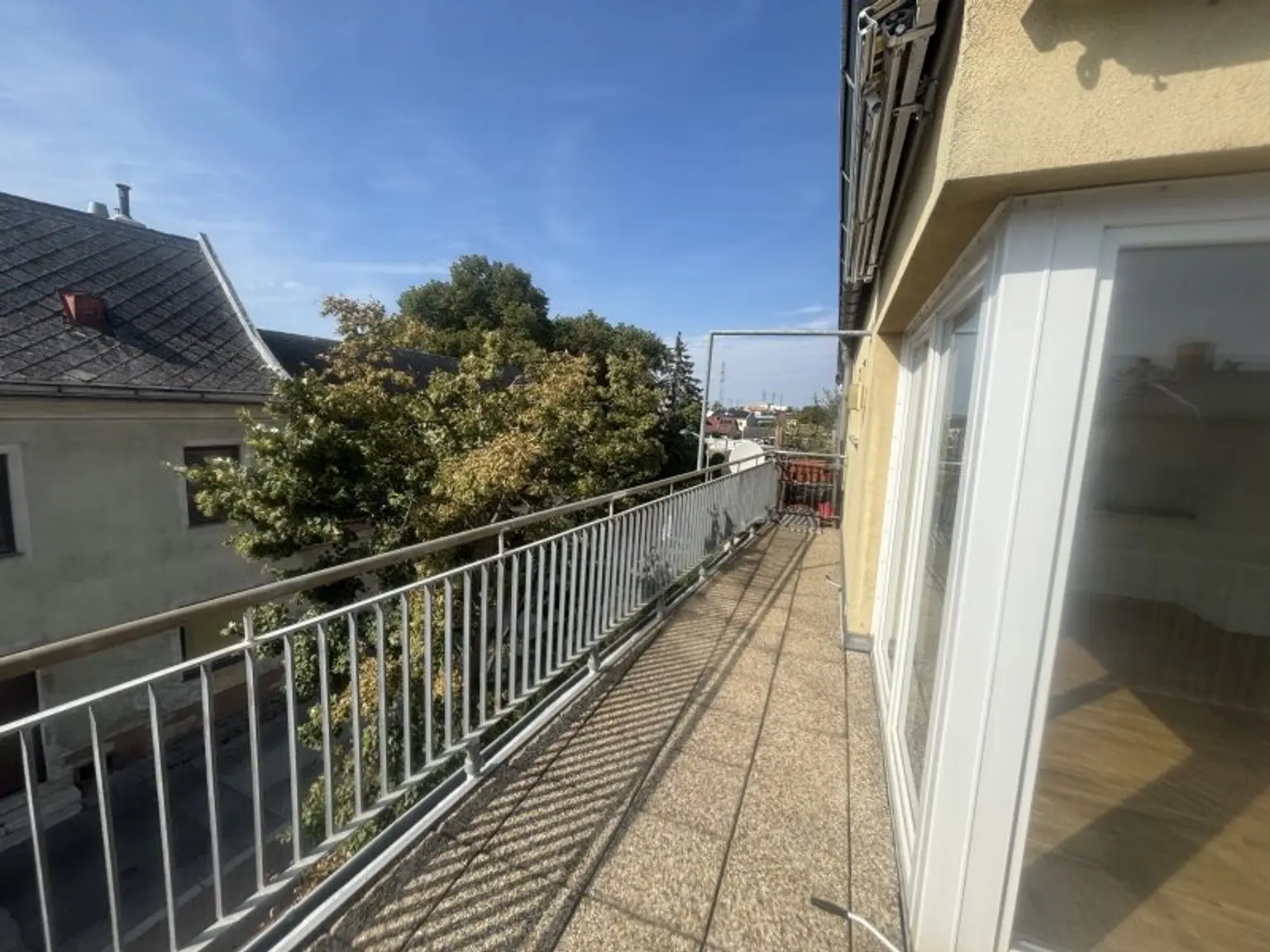 Traumhafte 3- Zimmer Dachgeschoßwohnung über zwei Etagen mit Terrasse