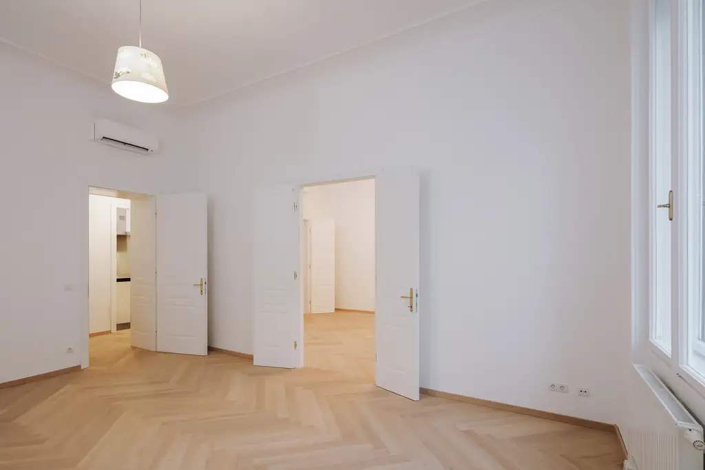 Stilvolle Altbauwohnung ca.107m² mit Balkon in Toplage 1070 Wien!