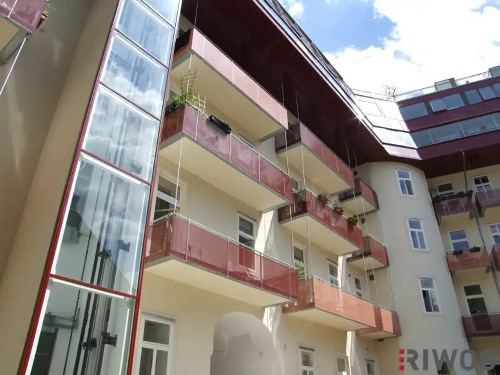 **ZENTRALE DACHGESCHOSSWOHNUNG INKL. TERRASSE**INNENHOFLAGE**2 ZIMMER**EINBAUKÜCHE**ecke Naschmarkt