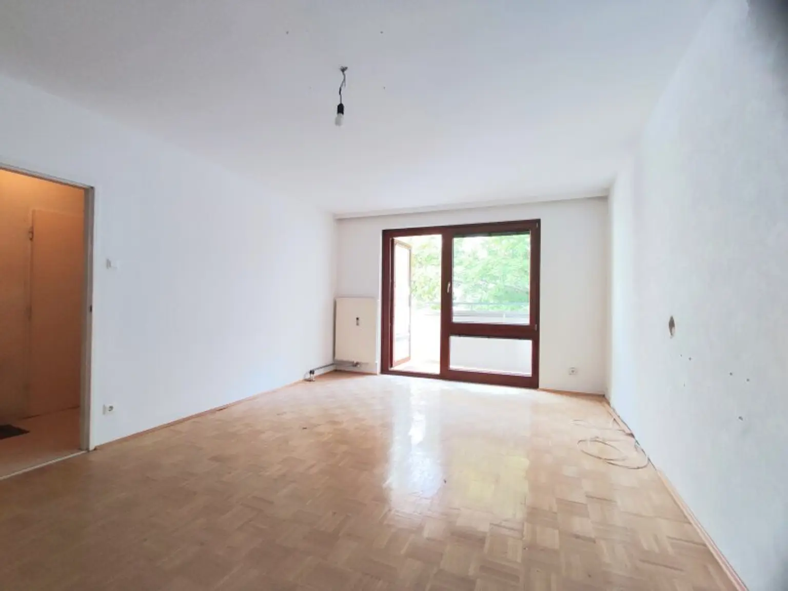BLICK INS GRÜNE - 2 Zimmer mit Loggia direkt bei der U6