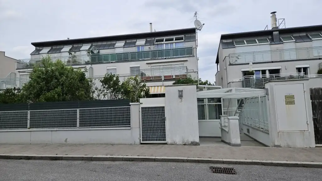 Bestaufgeteilte 99m2 Familienwohnung mit Wintergarten & Balkon ins Grüne! Toplage in Döbling!