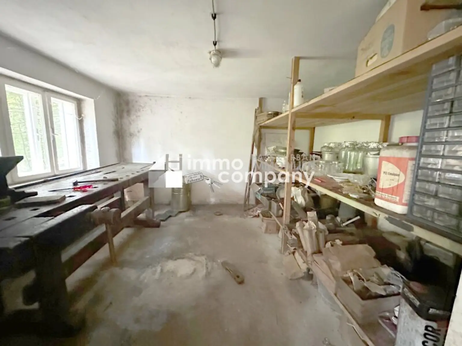Renovierungsbedürftiges Landhaus mit Pool , Grundfläche 1.594 m² Renovierung und Schönheitsreparaturen sind erforderlich, dennoch sofort beziehbar!