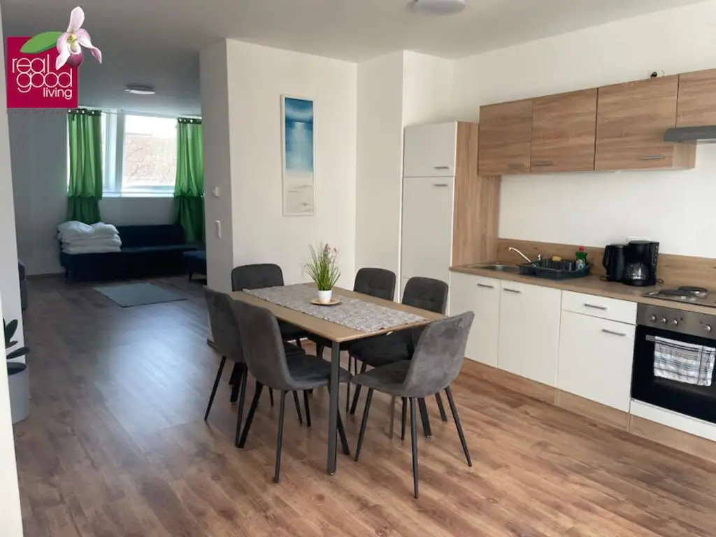 Neubau-Apartment mit Loggia in repräsentativem Gründerzeithaus