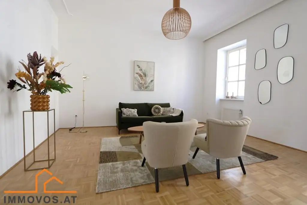 Gelegenheit: 4-Zimmer-Altbau MIT  Balkon an der Grenze 7./8 im 2. Lift-Stock