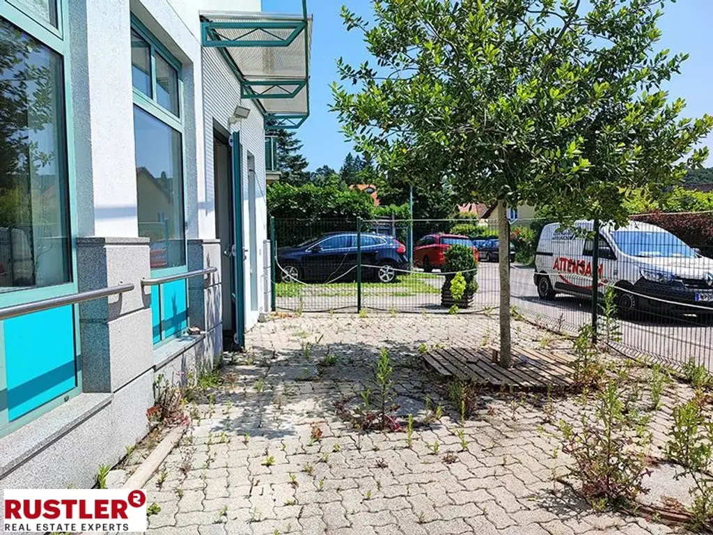 Präsenz an der Hauptstraße – großzügiges Geschäftslokal auf zwei Ebenen