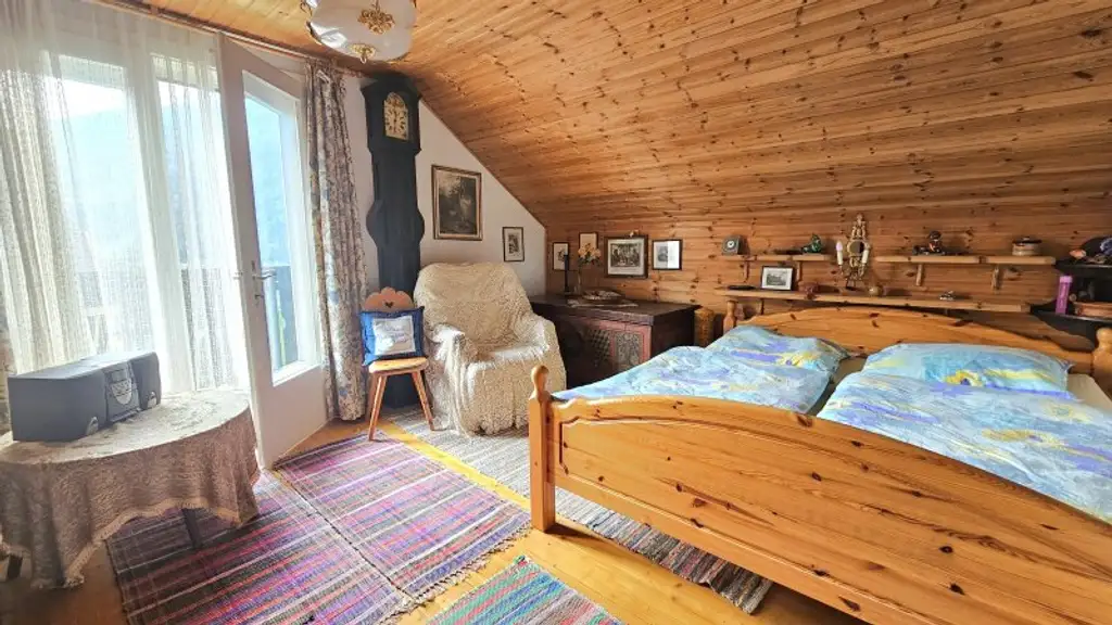 Charmantes Sanierungsobjekt in Radenthein: 5 Zimmer, Balkon und viel Potenzial!