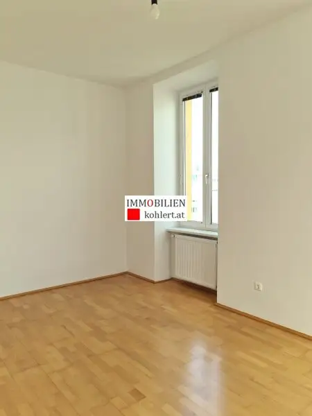 GELEGENHEIT, 3-ZIMMERWOHNUNG MIT FERNBLICK UND ZENTRALE LAGE