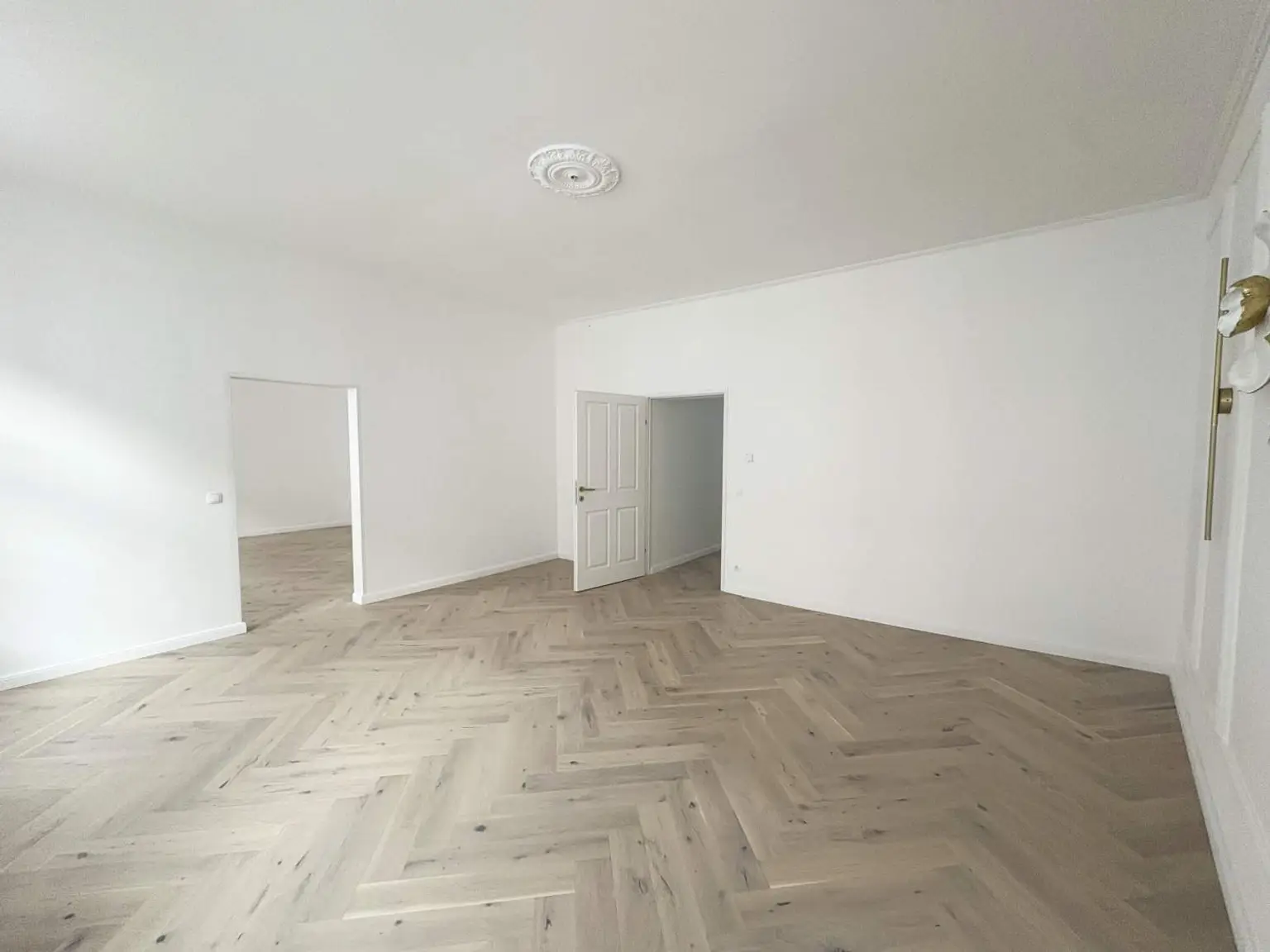 Teilsanierte 3 Zimmer Wohnung in Top Lage - 
Nahe altes AKH und Rathaus