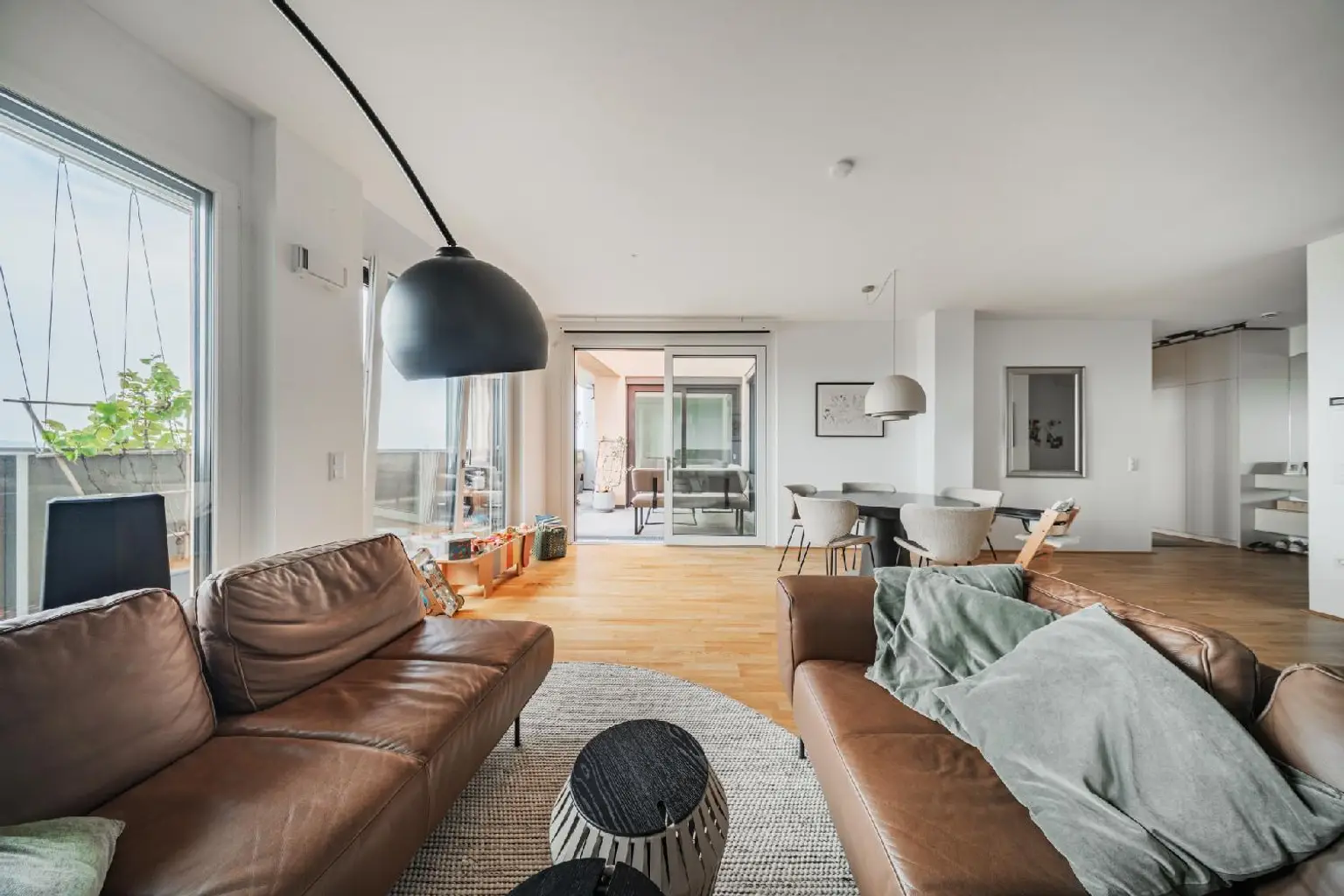 Penthouse im 34. OG mit Terrasse I 360° Wienblick I Designküche I TG Platz mit E-Ladestation