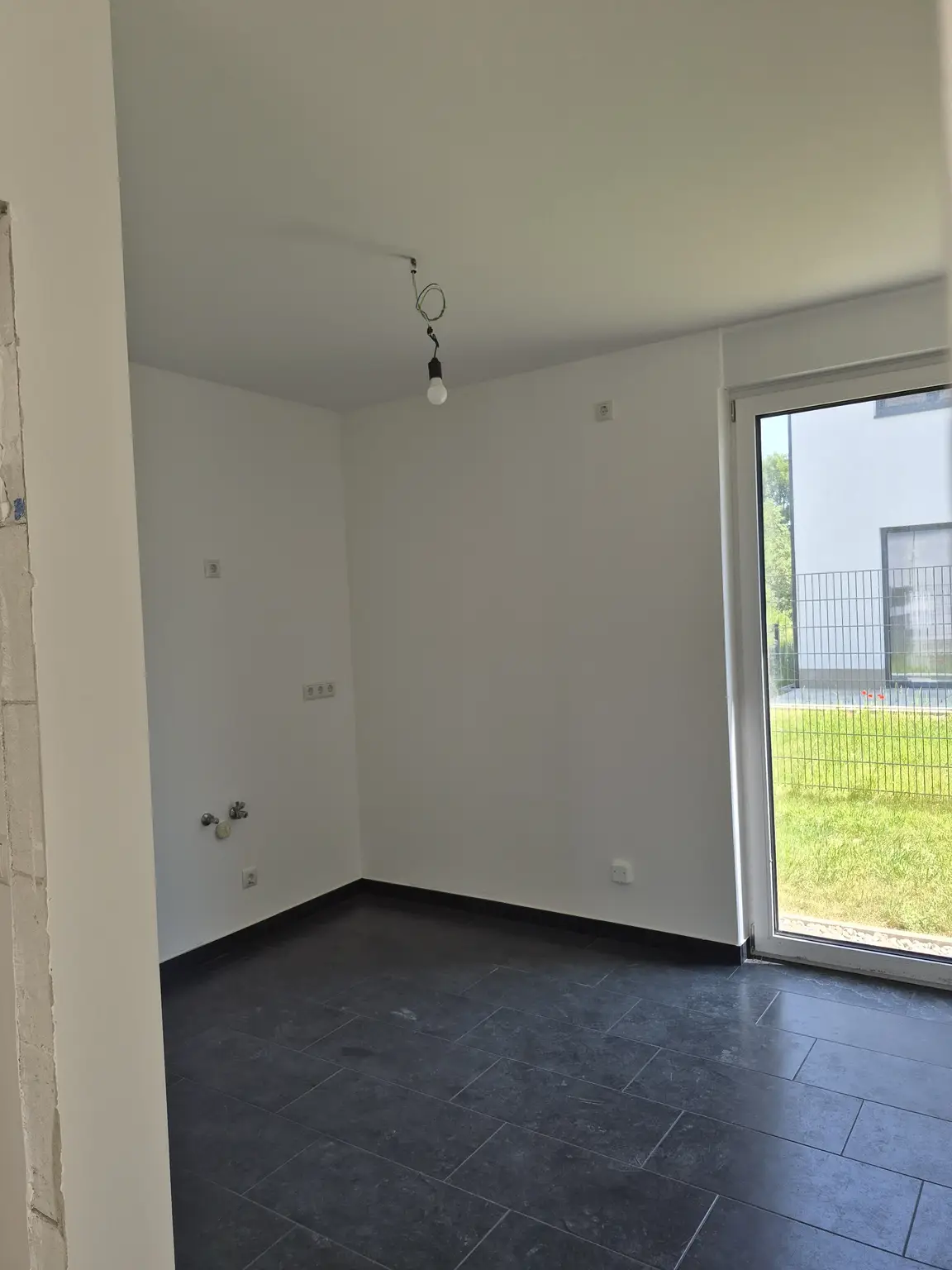 Neubau - Tolle Doppelhaushälfte belagsfertig - Neufelder See schnell erreichbar!