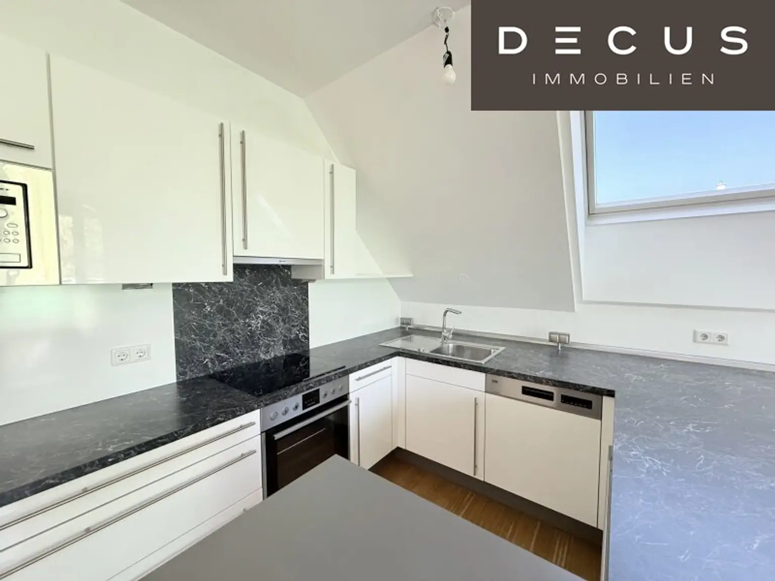 / 4 ZIMMER/ ZENTRAL BEGEHBAR/ VERFÜGBAR AB 1.07.2025 / DACHGESCHOSS / TERRASSE