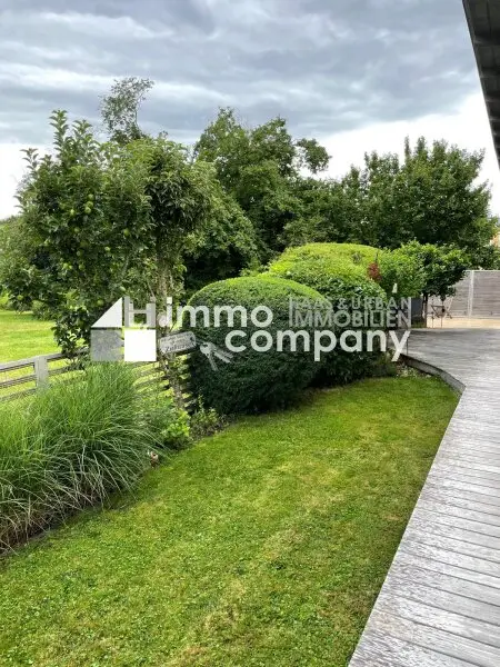 Traumhafter Bungalow in einmaliger Attersee-Lage.  Attersee Ort: 155m² Luxus mit Garten und Terrasse!