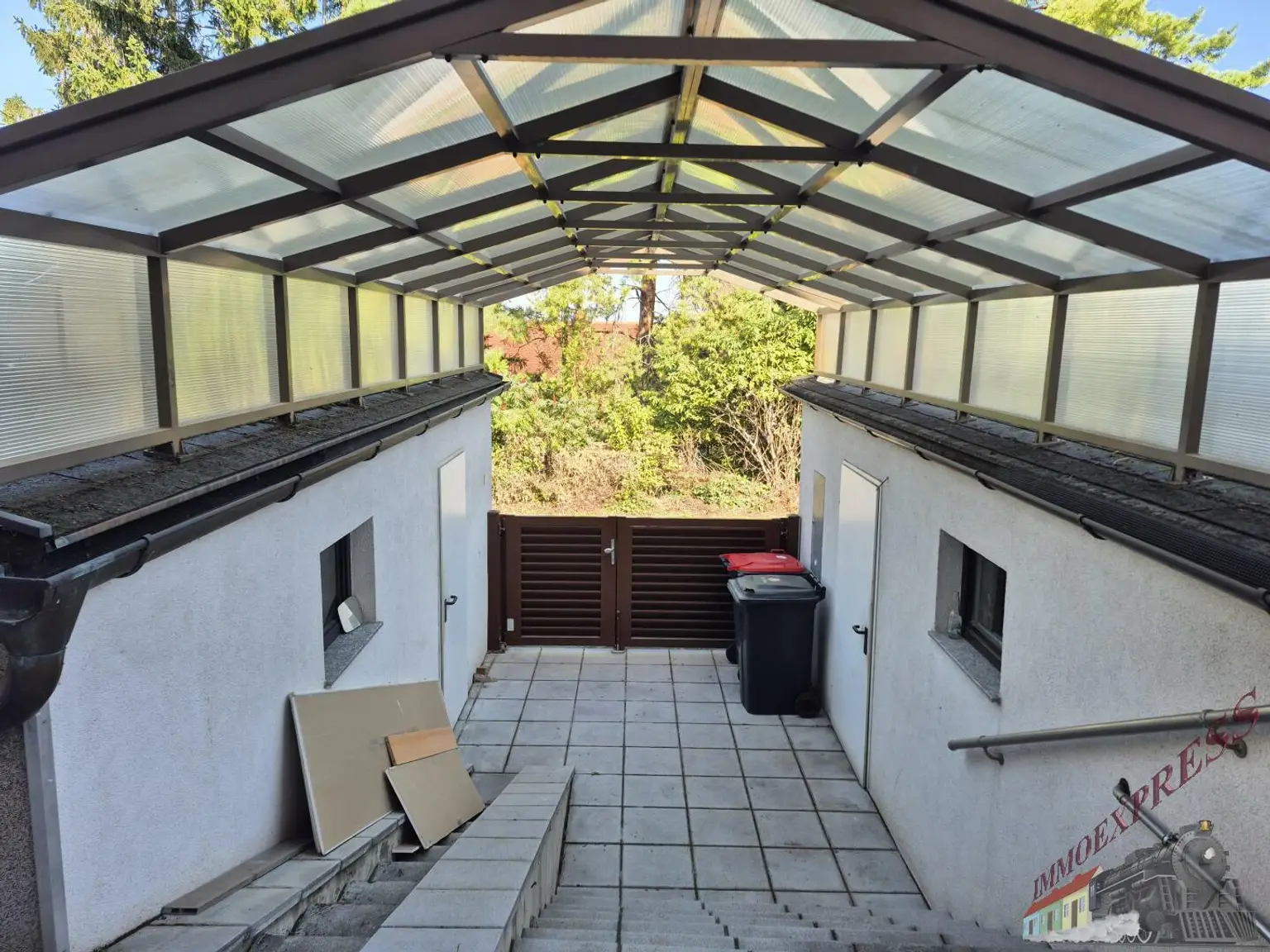 Zweifamilienhaus-riesiges Grundstück und Stallung-grenzenlose Möglichkeiten