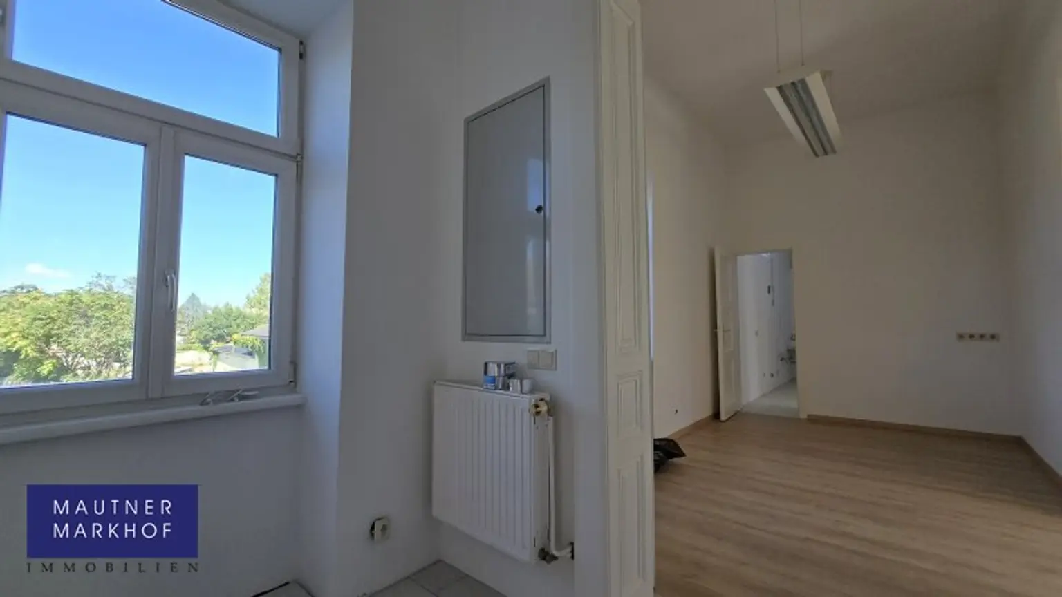 Aspern - Siegesplatz - Sanierte helle Bürofläche mit 800m² Lageroption im Hof - U2