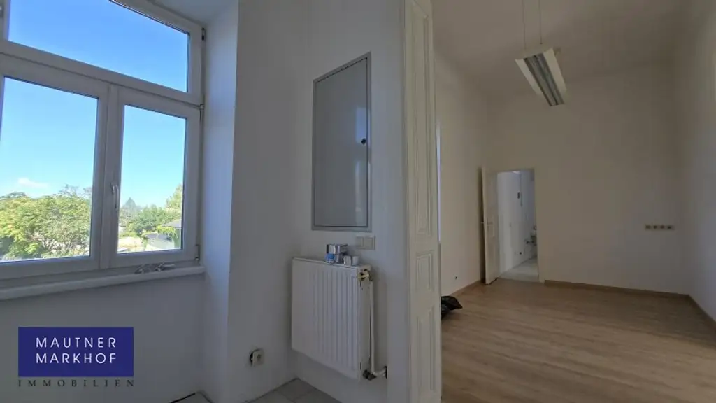 Aspern - Siegesplatz - Sanierte helle Bürofläche mit 800m² Lageroption im Hof - U2