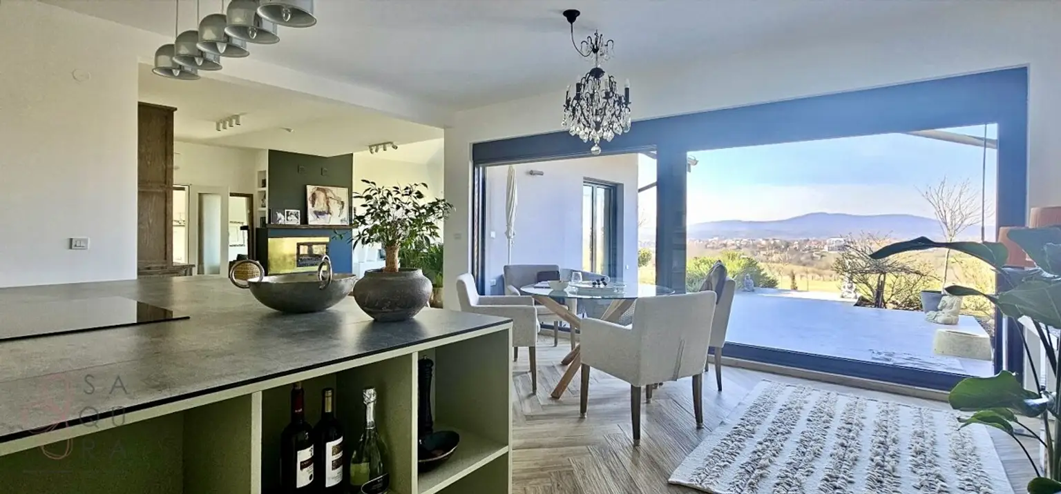 50615370-8783-4a38-b87d-509776e2911f