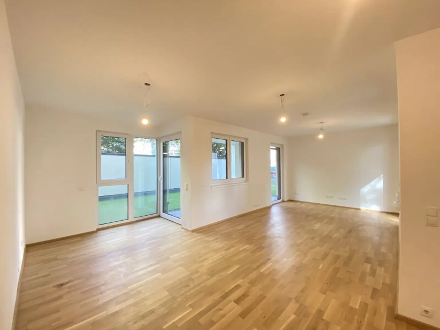 Neuwertige Gartenwohnung an der Langobardenstraße - Hofruhelage - Luftwärmepumpe