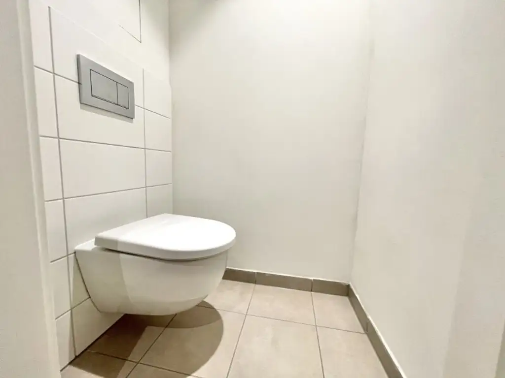 *WARMMIETE - Goldener Hirsch – Stilvolle 3-Zimmer-Wohnung mit Balkon in der Ziedlergasse, 23. Bezirk*